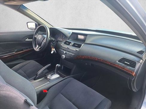 Used 2010 Honda Crosstour EX image 16