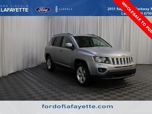 Used 2016 Jeep Compass Latitude image 1