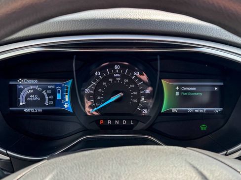 Used 2015 Ford Fusion SE image 26