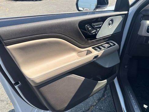 Used 2023 Lincoln Aviator Reserve w/ Equipment Group 201A image 17