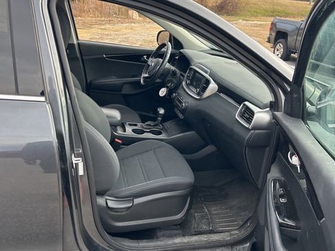 Used 2020 Kia Sorento LX w/ LX I4 Convenience Package image 11