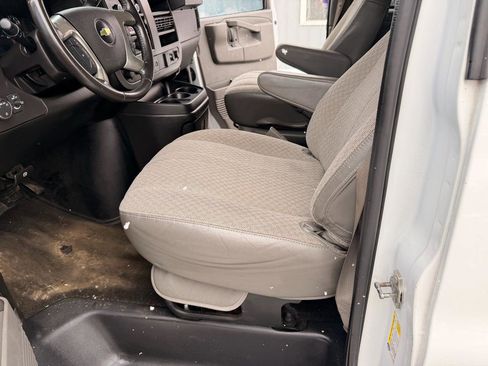 Used 2017 Chevrolet Express 3500 LT w/ LT Preferred Equipment Group image 7