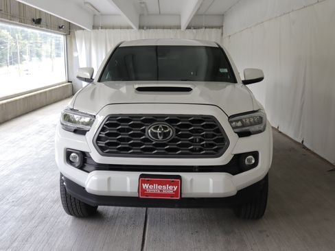 Used 2023 Toyota Tacoma TRD Sport w/ Technology Package AWD/4WD image 3
