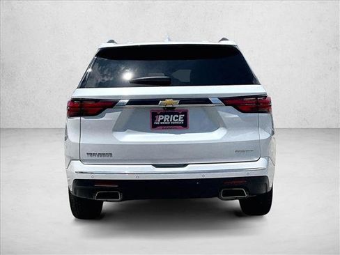 Used 2023 Chevrolet Traverse Premier FWD image 4