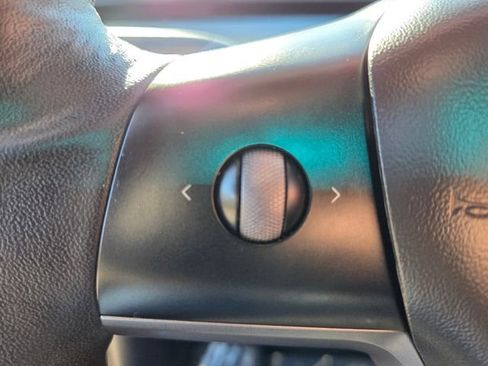 Used 2021 Tesla Model Y Long Range image 27