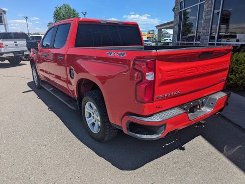 Used 2019 Chevrolet Silverado 1500 Custom w/ Custom Value Package AWD/4WD image 3
