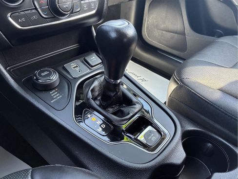Used 2020 Jeep Cherokee Limited AWD/4WD image 29