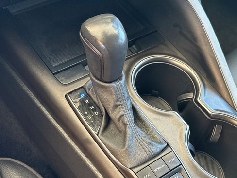 Used 2024 Toyota Camry SE w/ Cold Weather Package FWD image 20