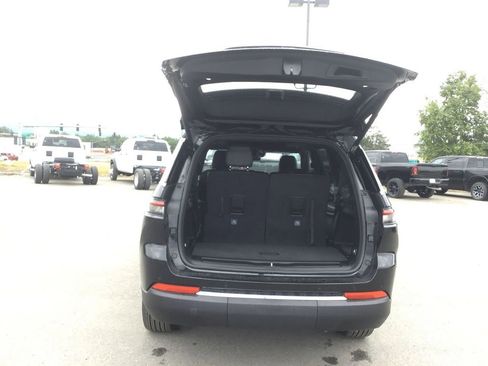 New 2025 Jeep Grand Cherokee L Limited w/ Luxury Tech Group II image 11