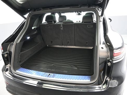 Used 2021 Porsche Cayenne image 31