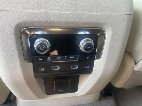 Used 2024 GMC Yukon Denali w/ Advanced Technology Package AWD/4WD image 6