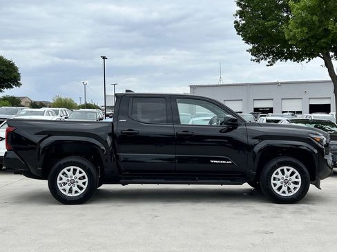 Used 2025 Toyota Tacoma SR5 w/ SR5 Upgrade Package image 3