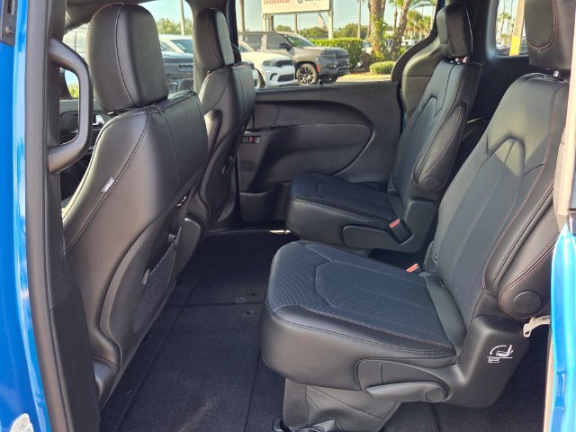 New 2027 Chrysler Pacifica Select FWD image 13