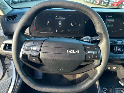 Used 2025 Kia K4 LXS image 29