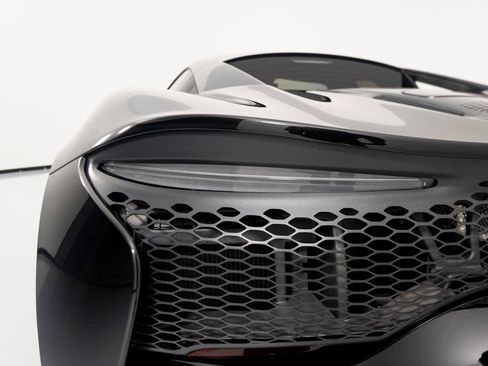 Used 2023 McLaren Artura RWD image 39