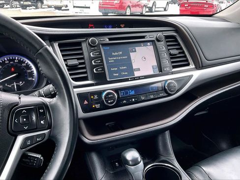 Used 2017 Toyota Highlander XLE w/ Protection Package #3 image 7