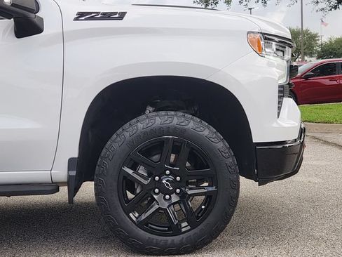 Used 2024 Chevrolet Silverado 1500 LT Trail Boss w/ LT Trail Boss Premium Package AWD/4WD image 9