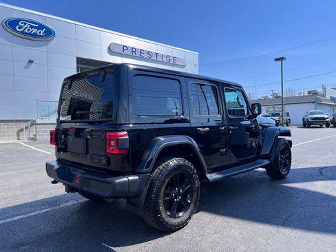 Used 2020 Jeep Wrangler Unlimited Sahara image 9