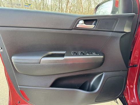 Used 2020 Kia Sportage LX image 17