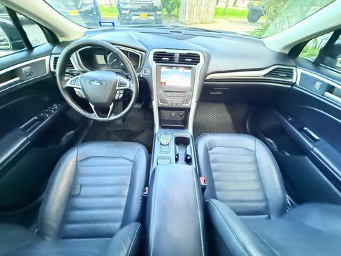 Used 2017 Ford Fusion SE w/ Fusion SE Technology Package FWD image 21