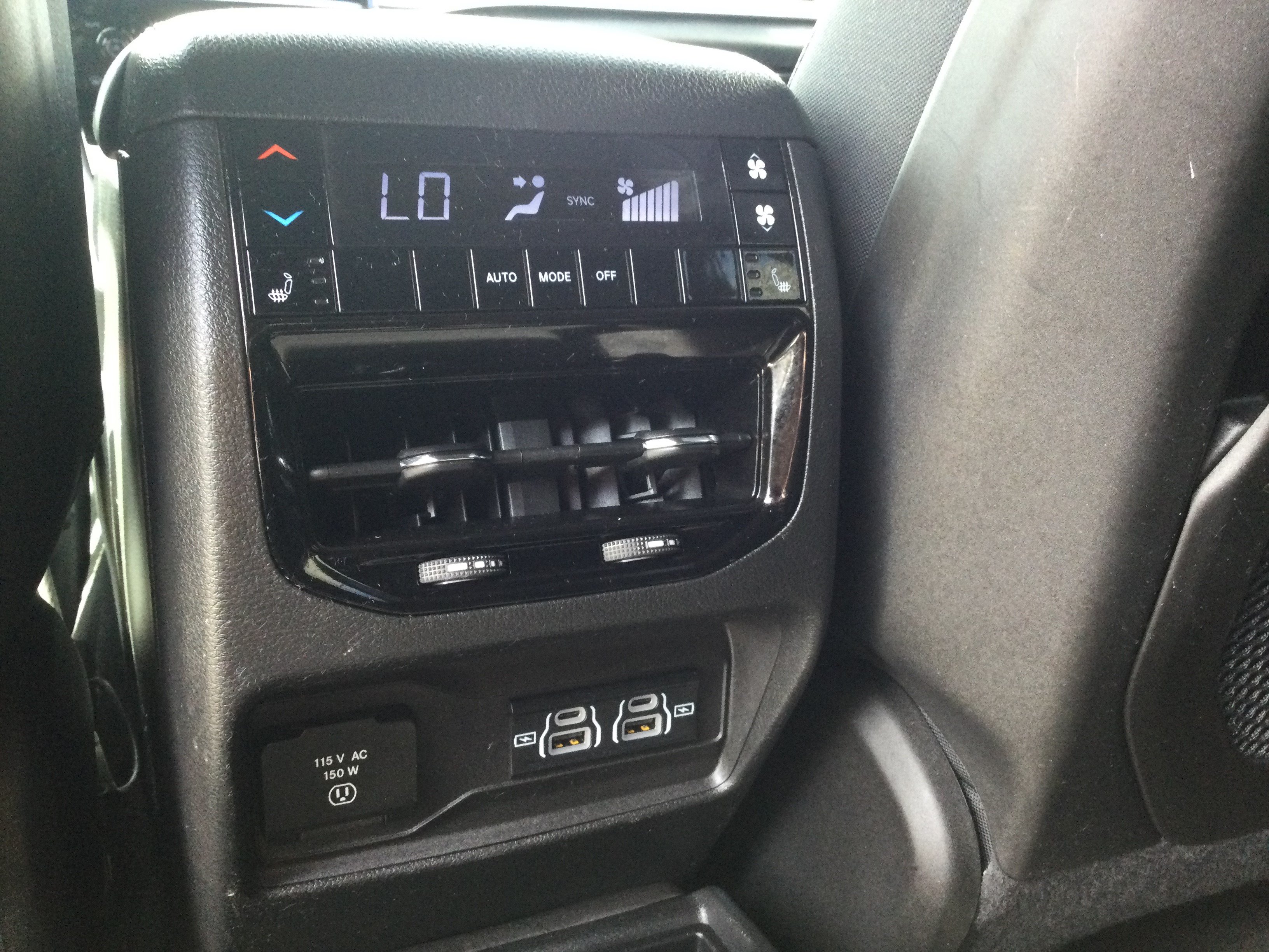Used 2024 Jeep Grand Cherokee L Limited AWD/4WD image 8