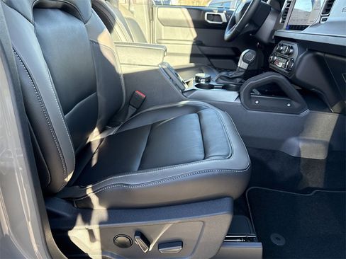 New 2025 Ford Bronco Outer Banks w/ Sasquatch Package image 14