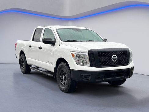 Used 2019 Nissan Titan S AWD/4WD image 5