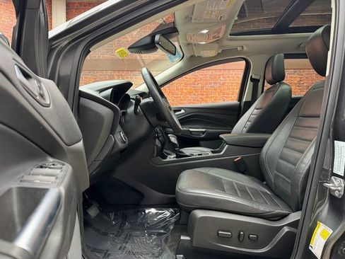 Used 2019 Ford Escape Titanium image 21