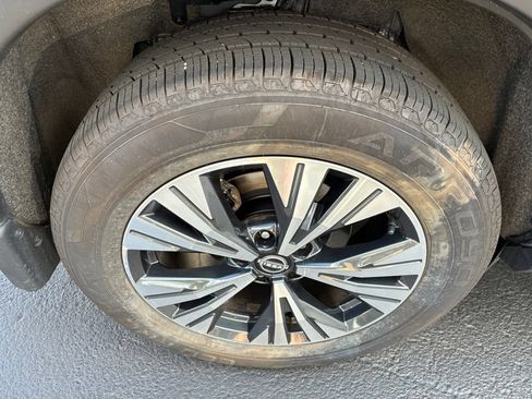 Certified 2023 Nissan Rogue SV AWD/4WD image 10