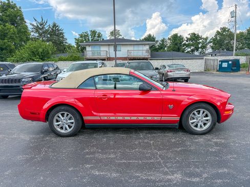 Used 2009 Ford Mustang Convertible RWD image 10