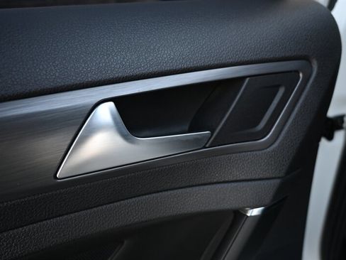 Used 2021 Volkswagen Golf 4-Door image 37