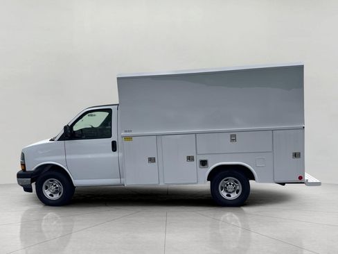 New 2025 Chevrolet Express 3500 w/ Power Convenience Package RWD image 7