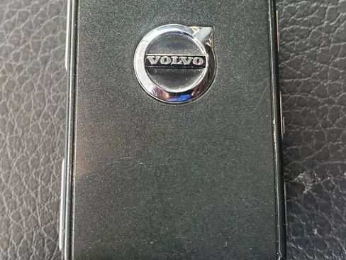 Used 2021 Volvo XC60 T6 Momentum image 33