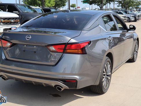 Used 2024 Nissan Altima 2.5 SV w/ SV Premium Package AWD/4WD image 3