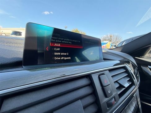 Used 2018 BMW 330e image 21