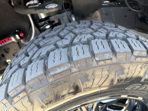 Used 2018 Toyota Tundra Limited w/ Limited Premium Package AWD/4WD image 31