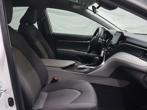 Used 2022 Toyota Camry LE FWD image 10
