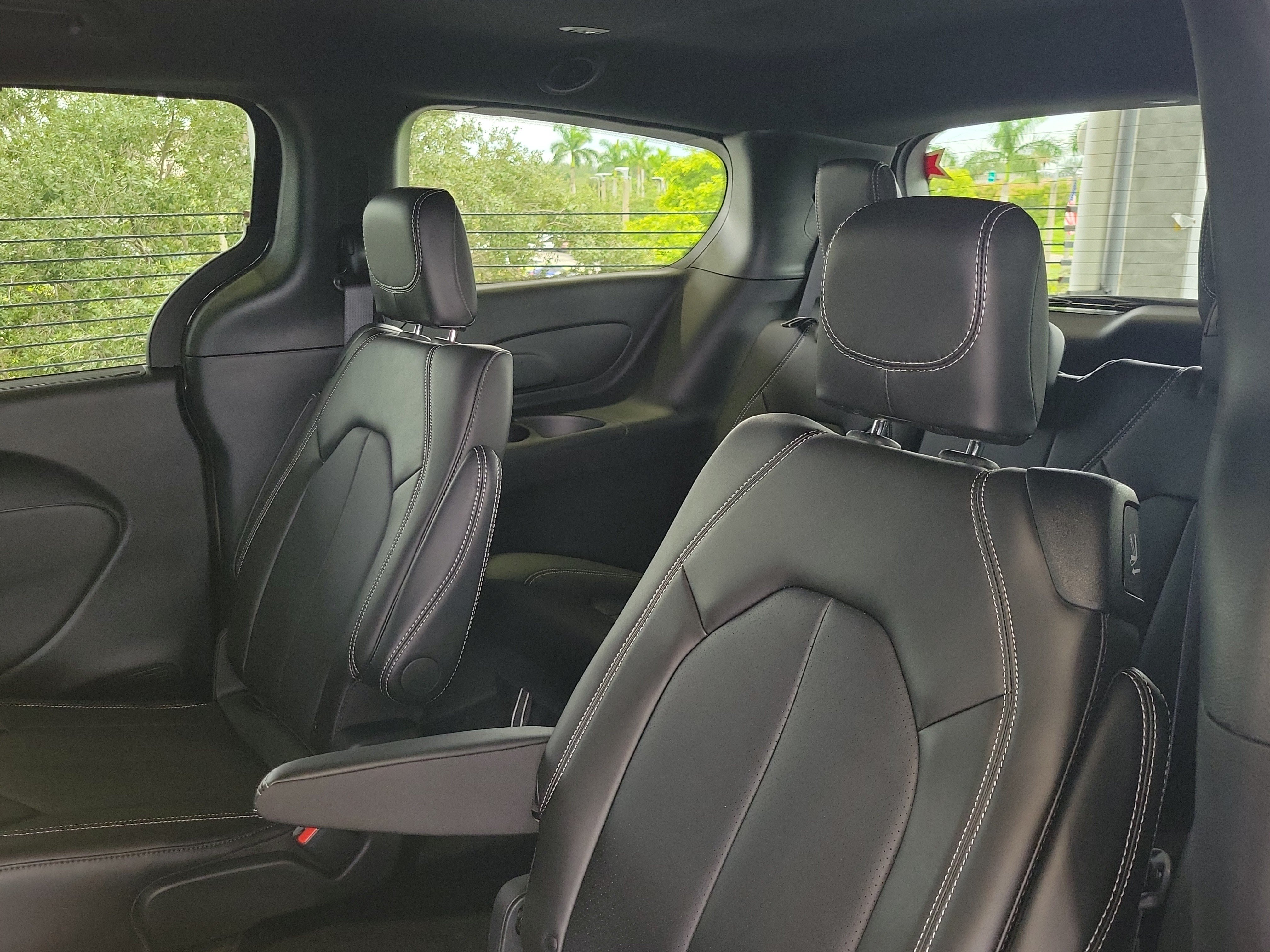 New 2026 Chrysler Pacifica Select w/ S Appearance Package FWD image 8