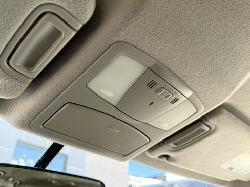 Used 2012 Nissan Quest SV FWD image 31
