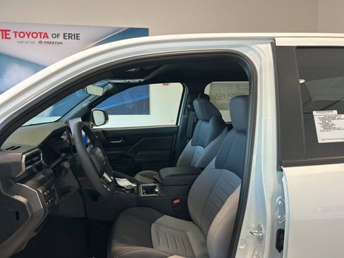 New 2025 Toyota Tacoma TRD Off-Road image 13