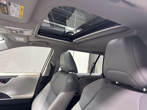 Used 2019 Toyota RAV4 Limited AWD/4WD image 12