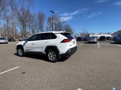 Used 2023 Toyota RAV4 LE image 9