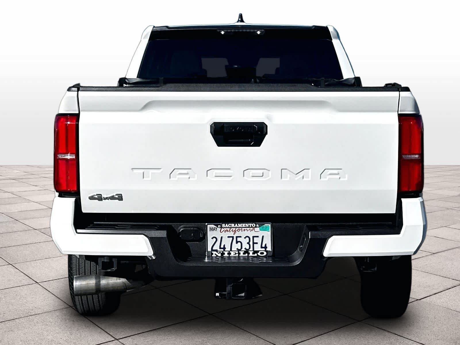 Used 2025 Toyota Tacoma SR5 AWD/4WD image 7