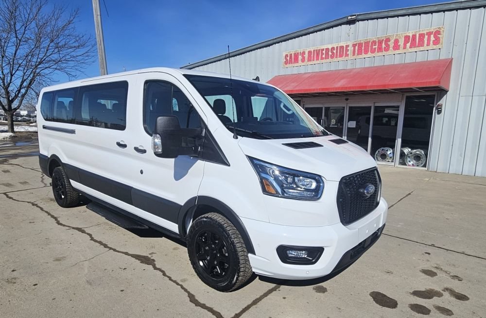 Used 2023 Ford Transit 350 XLT RWD image 3