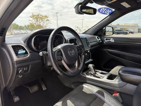 Used 2019 Jeep Grand Cherokee Altitude image 10