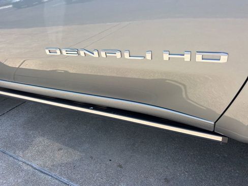 Used 2024 GMC Sierra 3500 Denali Ultimate AWD/4WD image 16