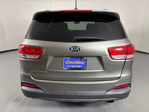 Used 2016 Kia Sorento FWD image 7