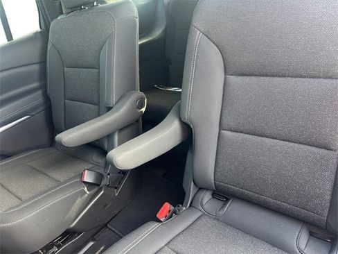 Used 2025 Chevrolet Traverse LT image 13