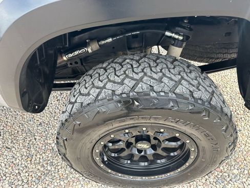 Used 2016 Toyota Tacoma TRD Off-Road AWD/4WD image 40