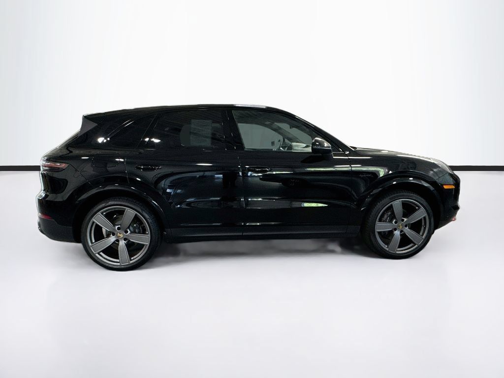 Used 2022 Porsche Cayenne Platinum Edition AWD/4WD image 4